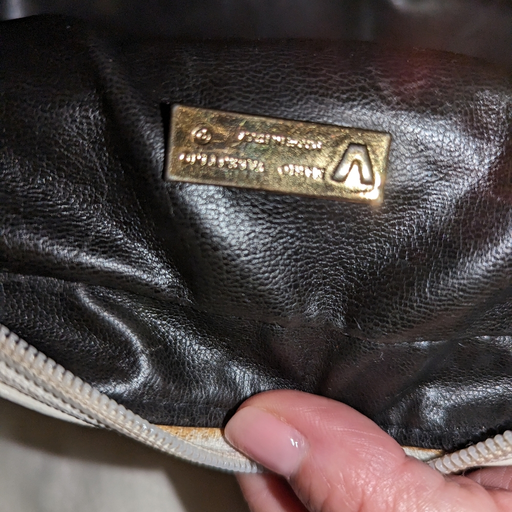 Mario Valentino Clutch Bag V Mark Leather White GUC - Picture 13 of 14